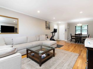 325 Main St #C, Pt Washington, NY 11050
