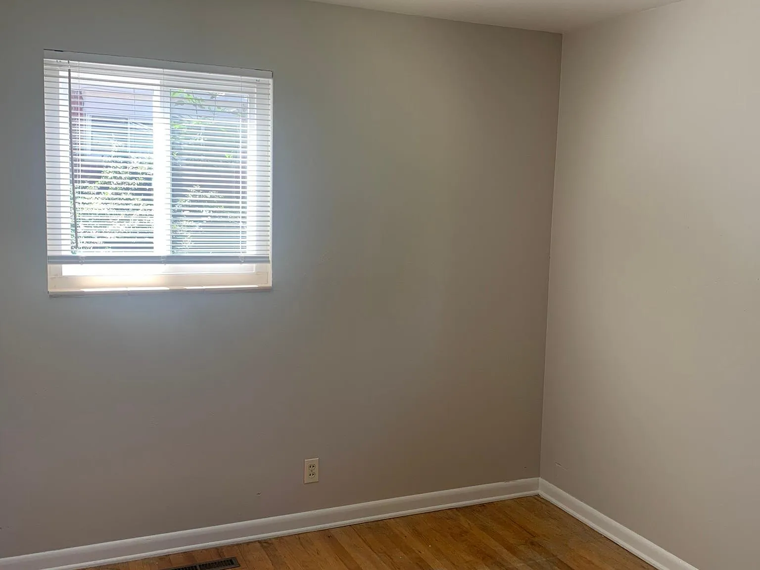 5 bed, 1864 sqft, $2,750 — Photo 2