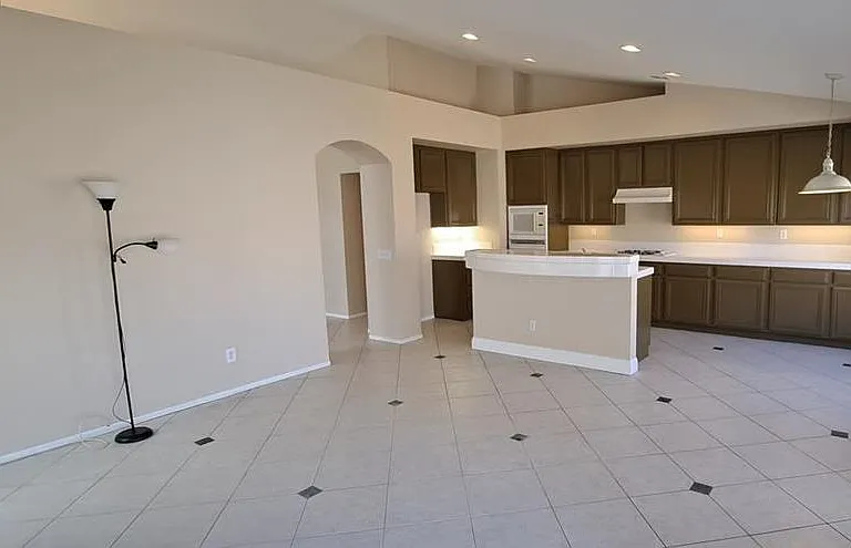 832 Homestead Rd — Photo 7