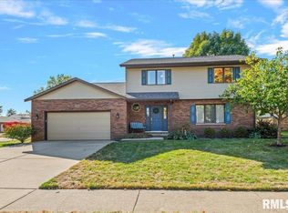 2900 Mill Point Ct, Springfield, IL 62704