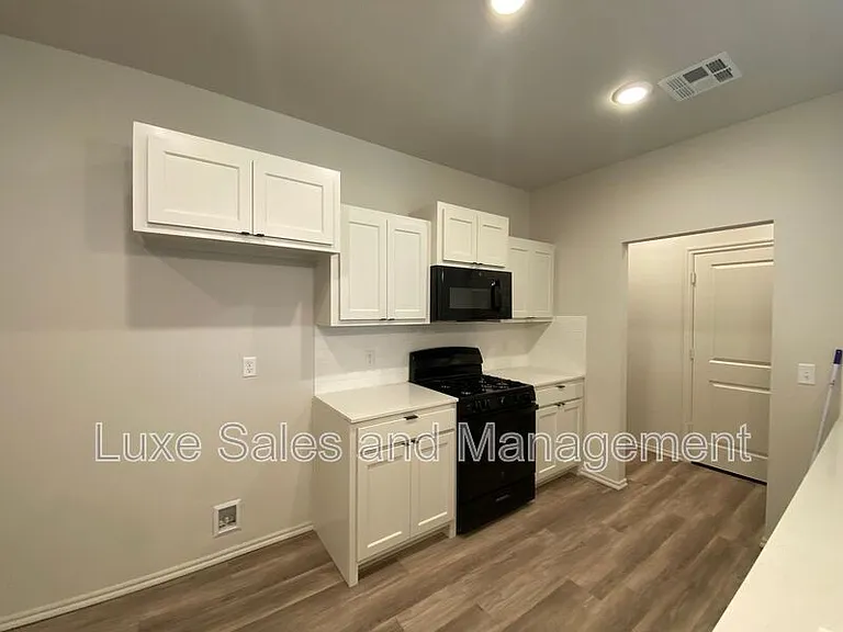 8000 NW 110th Dr — Photo 11