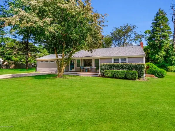 41 W End Ave, Shrewsbury, NJ 07702