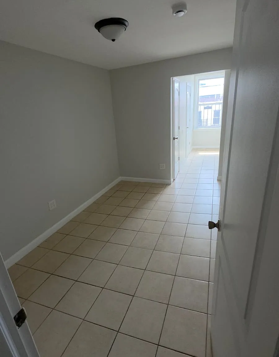 Studio, $1,400 — Photo 2