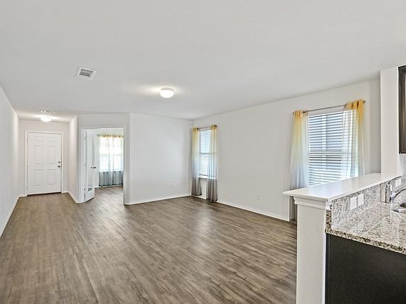 4th image of 2630 Summer Ln