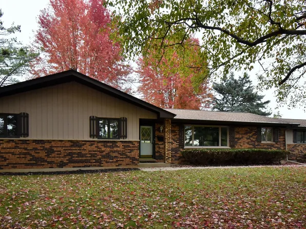 8108 Howe Rd, Wonder Lake, IL 60097