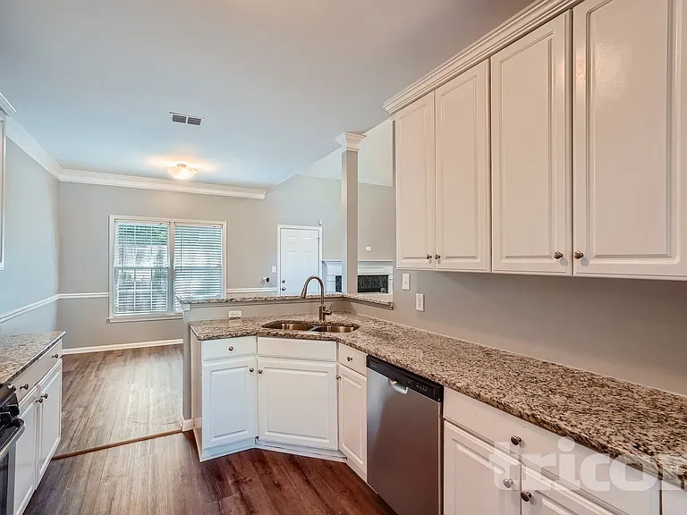 2200 Sugarbirch Dr — Photo 10