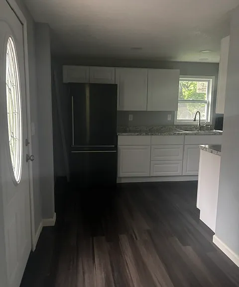 1306 Caroline Ave — Photo 4