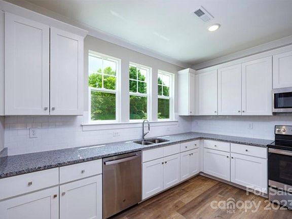 5th image of 120 Glencoe Ln #105