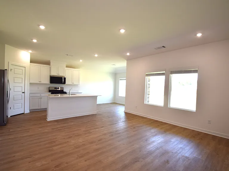 577 Nevada St — Photo 3