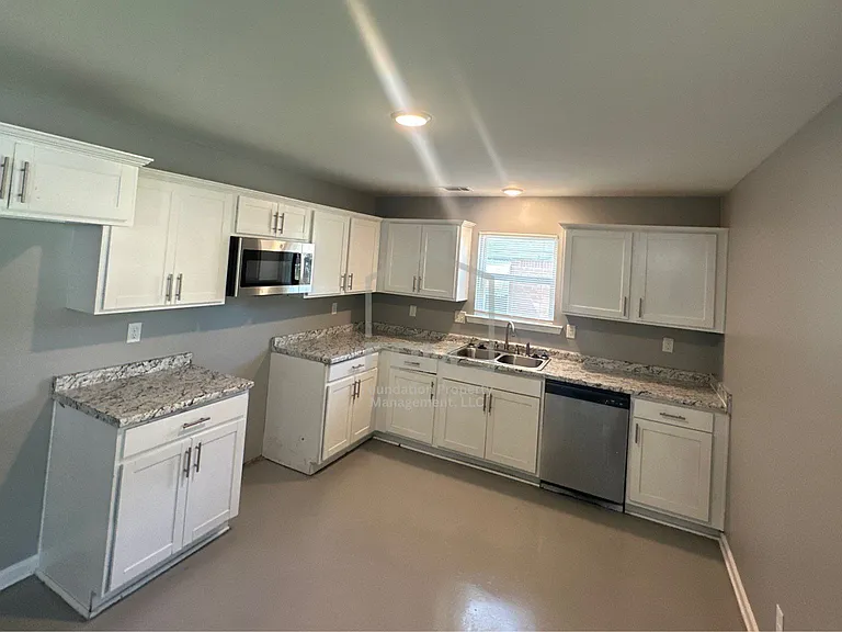 307 Harrell St — Photo 3