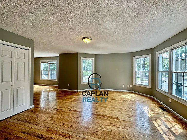 527 East St #1 — Photo 2
