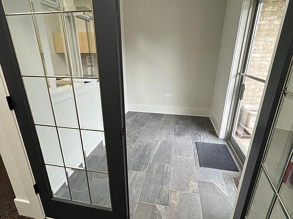 Vestibule / Entrance