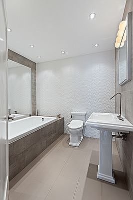 4th image of 10 E 76th St #4