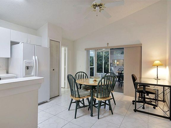 4th image of 524 NW San Remo Cir