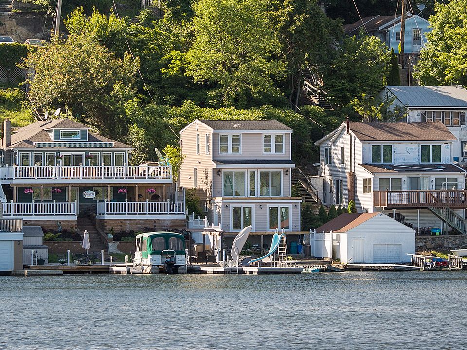 2nd image of 316 Lakeside Ave