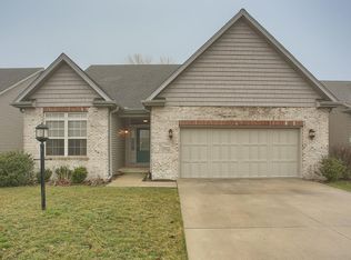 1907 Quail Run Dr, Mahomet, IL 61853