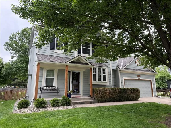 14959 S Greenwood St, Olathe, KS 66062