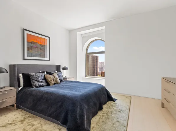 130 William Street 14D image 3 of 6