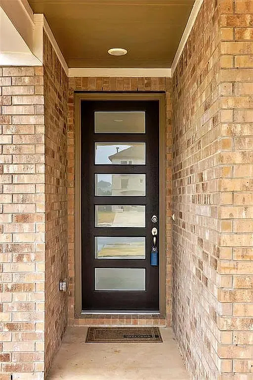 4 bed, 2.5 bath, 2400 sqft, $2,675 — Photo 3
