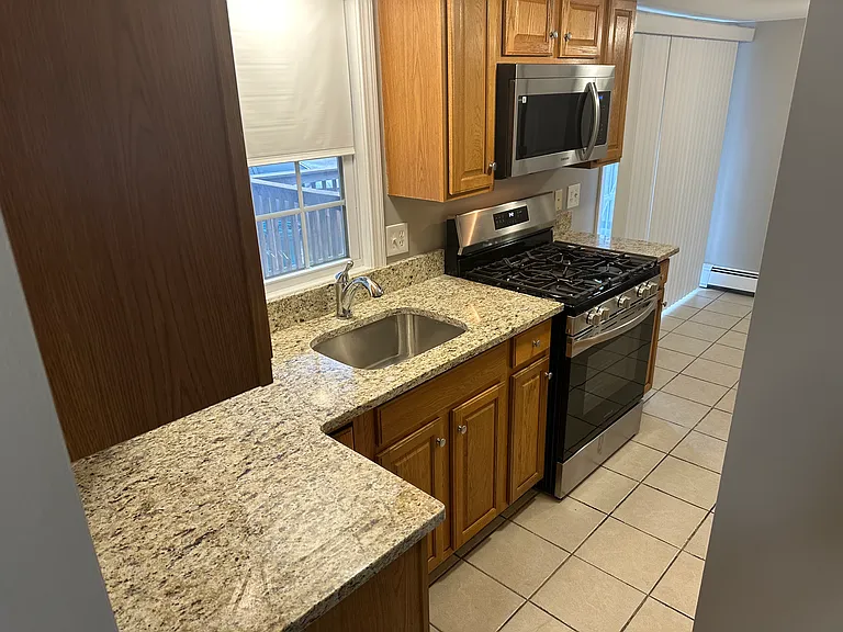 495 Winthrop St — Photo 14