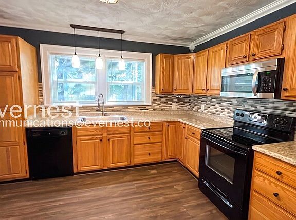 2nd image of 507 S Lovell Ave