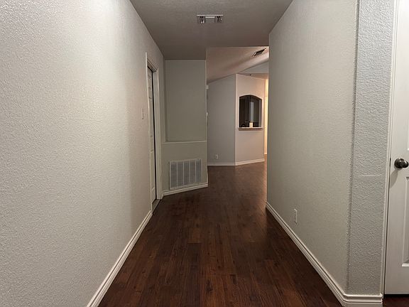 3rd image of 208 Latigo Ln