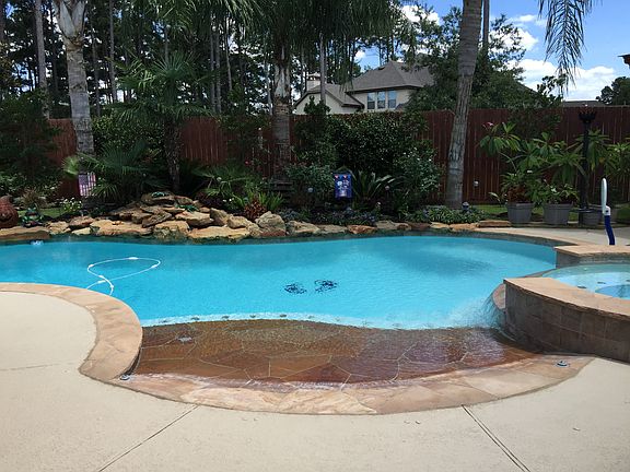 3rd image of 15407 Guadalupe Springs Ln