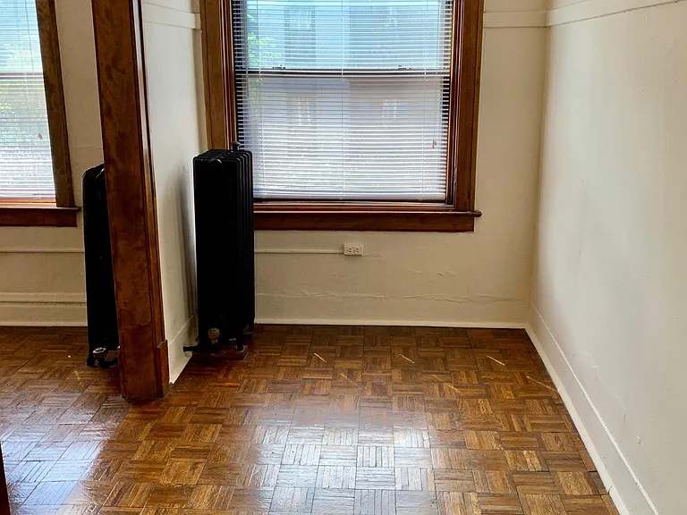 553 West Oakdale Avenue — Photo 31