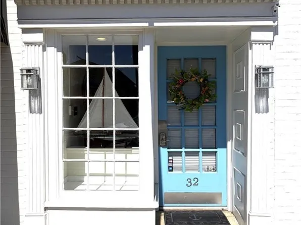 32 N Main St, Kilmarnock, VA 22482