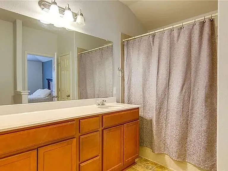 5913 Red Bud Ridge Ln — Photo 4