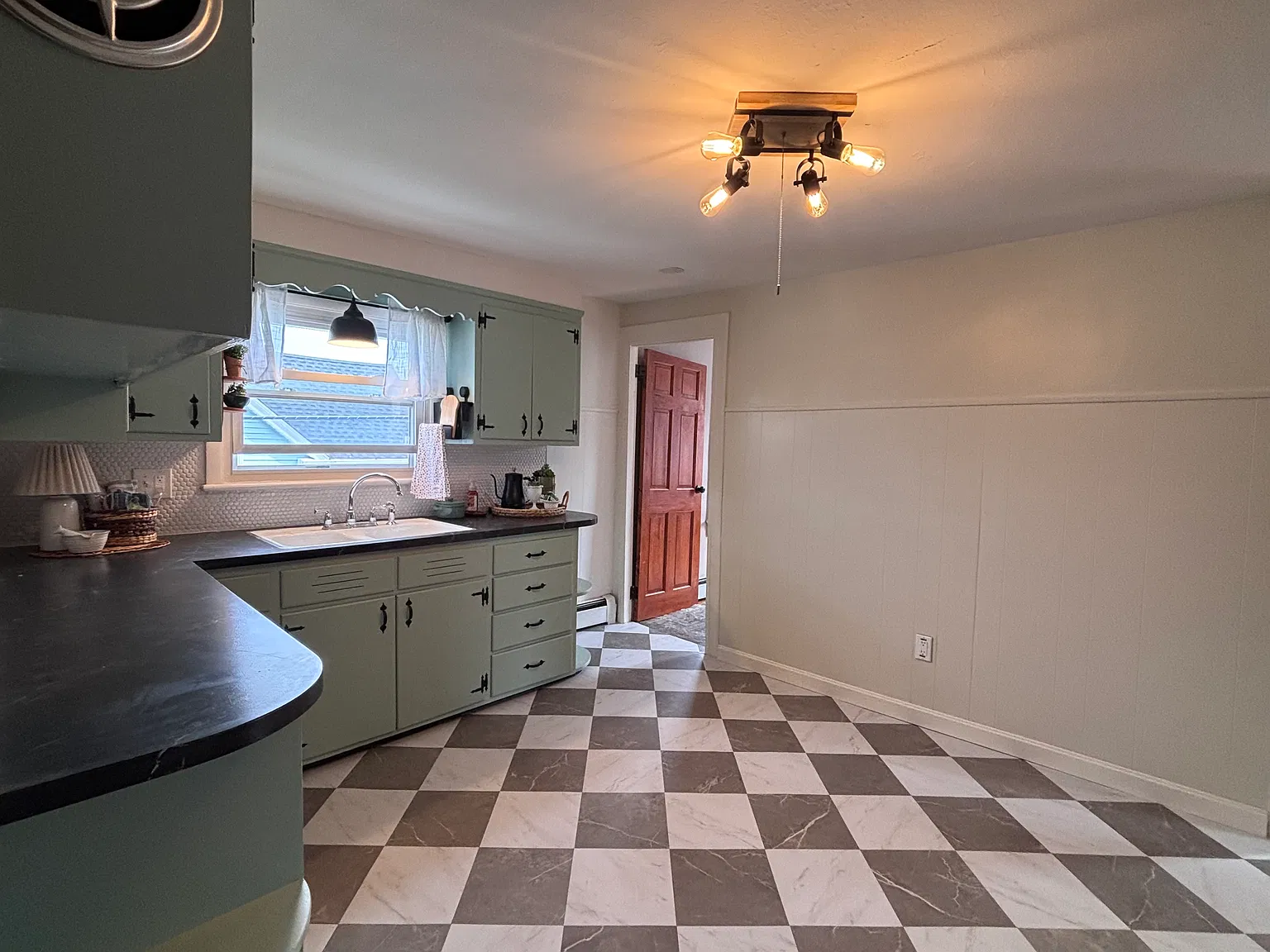 2 bed, 806 sqft, $2,000 — Photo 1