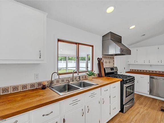 5th image of 8620 Beacon Hill Dr
