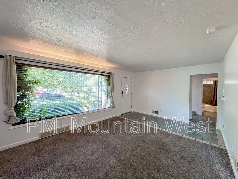 872 N Main St #A — Photo 4
