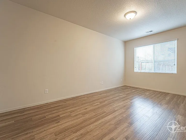 1400 NE 85th Way — Photo 10