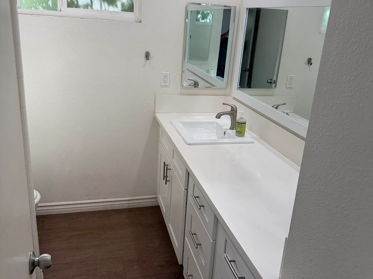 1 bed, 700 sqft, $2,400 — Photo 3
