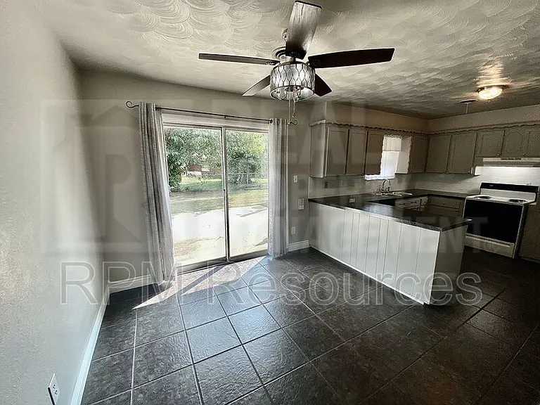 3024 SW 66th St — Photo 7