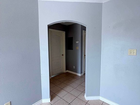 4th image of 2419 Barrios St APT 3