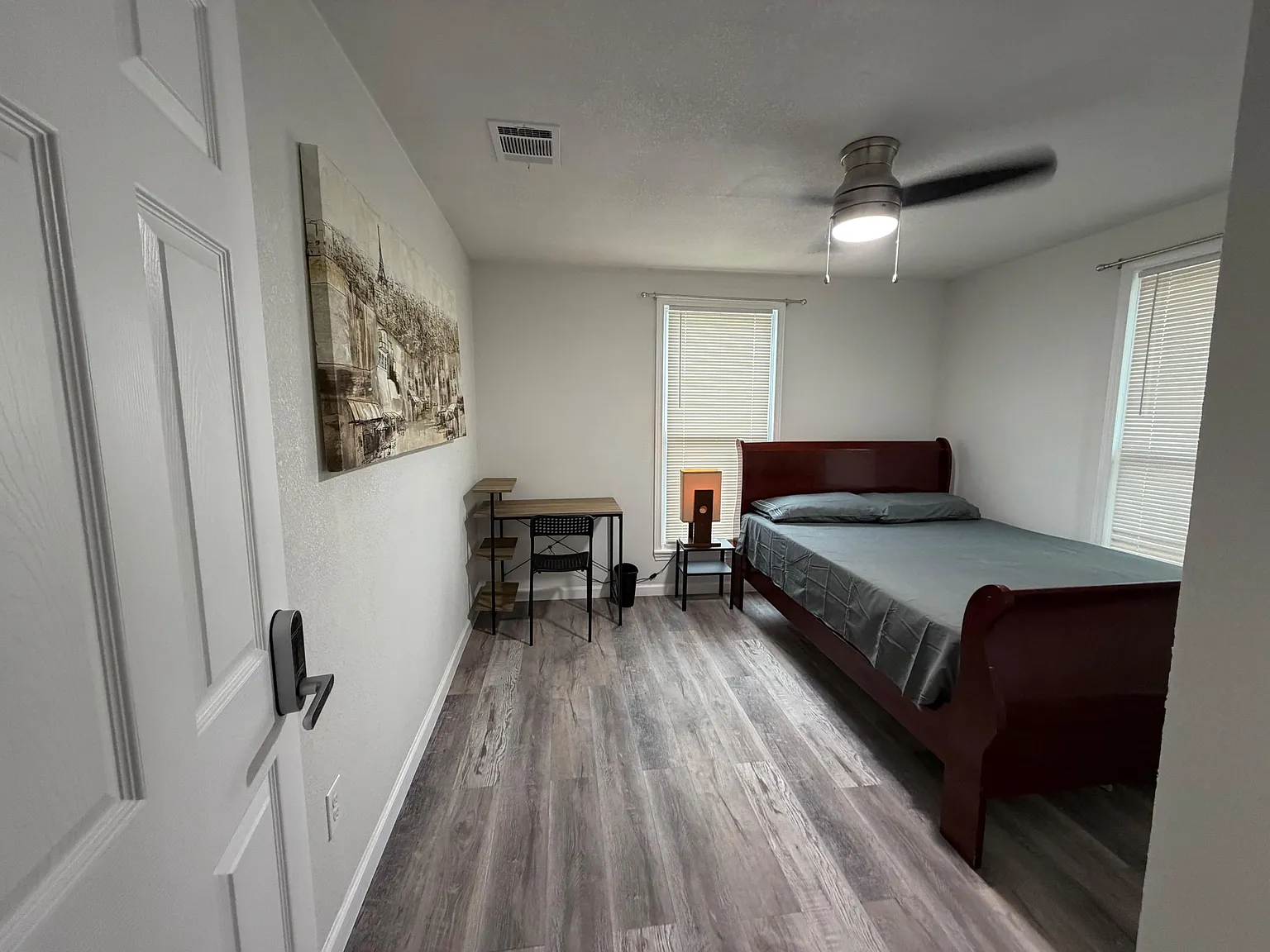 4 bed, 2.0 bath, 1800 sqft, $754 — Photo 3