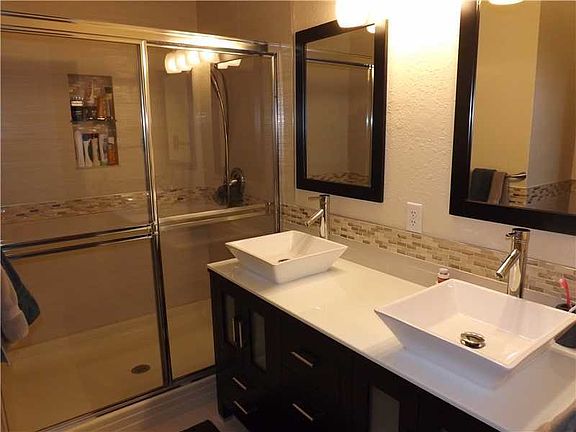 5th image of 4658 SW 13th St