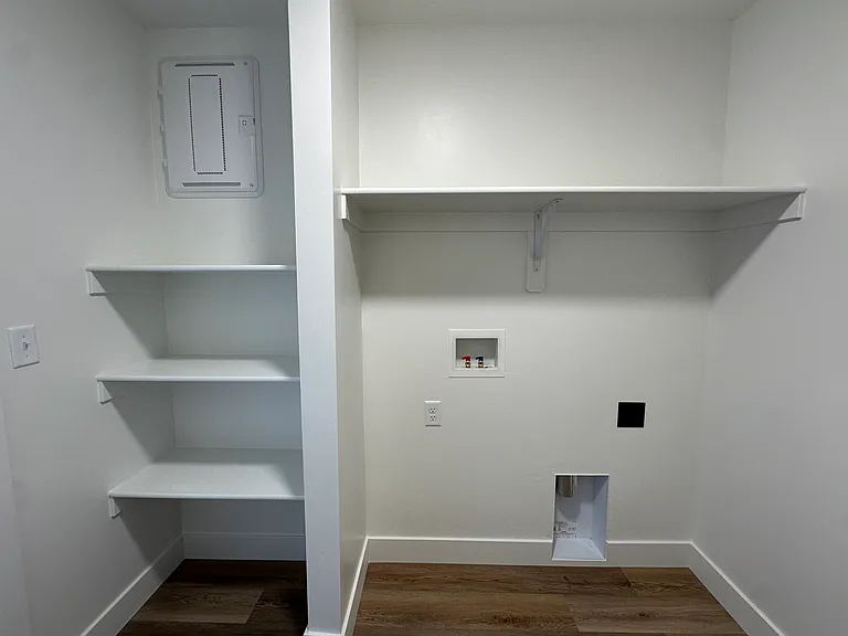 712 W 575 N — Photo 22
