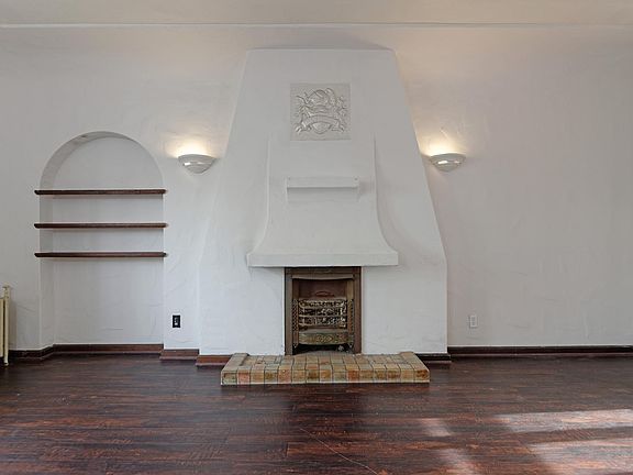 4th image of 2344 Curlew St #4