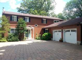 5 Clubhouse Rd, Bloomingdale, NJ 07403