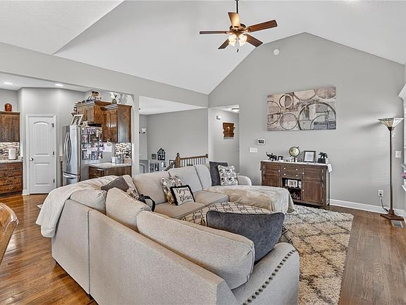 5th image of 12817 Lathrop Ave