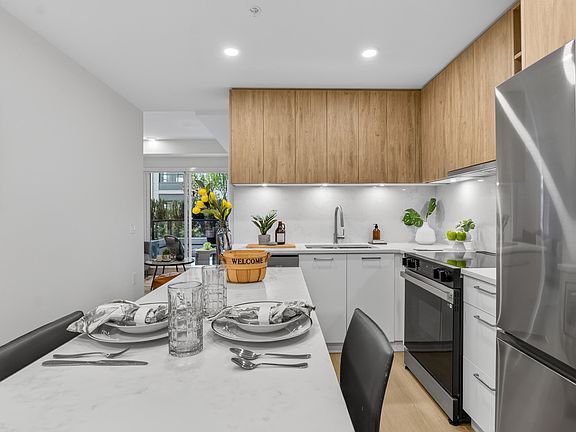 5th image of 82 1st St