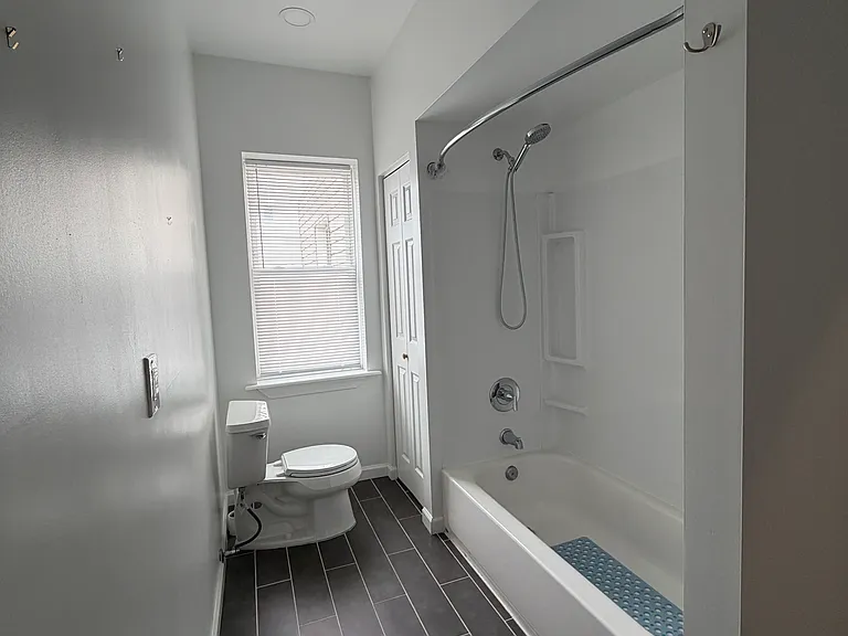 2032 E Huntingdon St — Photo 15