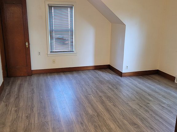 4th image of 3567 Chapin Ave #2