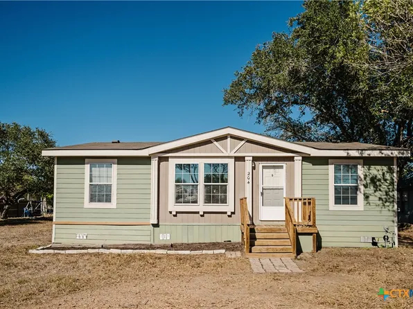 204 W Texas St, Cuero, TX 77954