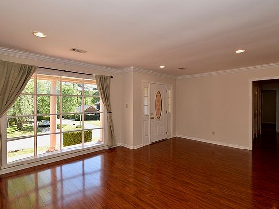 3rd image of 601 Chandler Ct