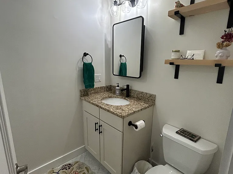 621 E 3rd St #3 — Photo 13