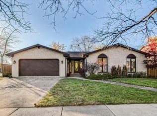 802 Prairie Lawn Rd, Glenview, IL 60025